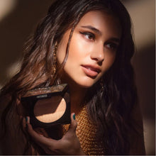 Cargar imagen en el visor de la galería, All Seasons Bronzing Powder