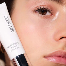 Cargar imagen en el visor de la galería, MATTIFYING FACE PRIMER